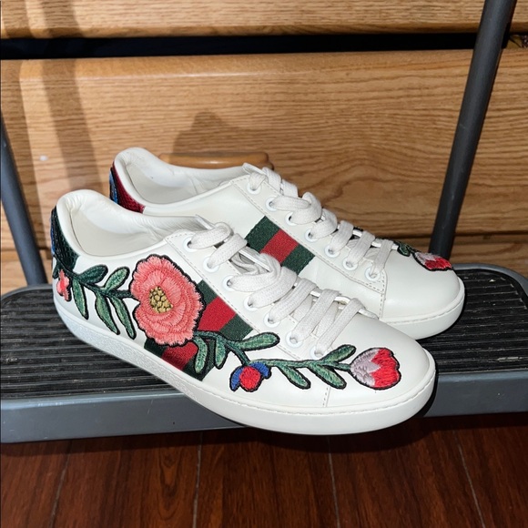 Gucci Shoes - Gucci White Sneakers with Floral Embroidery